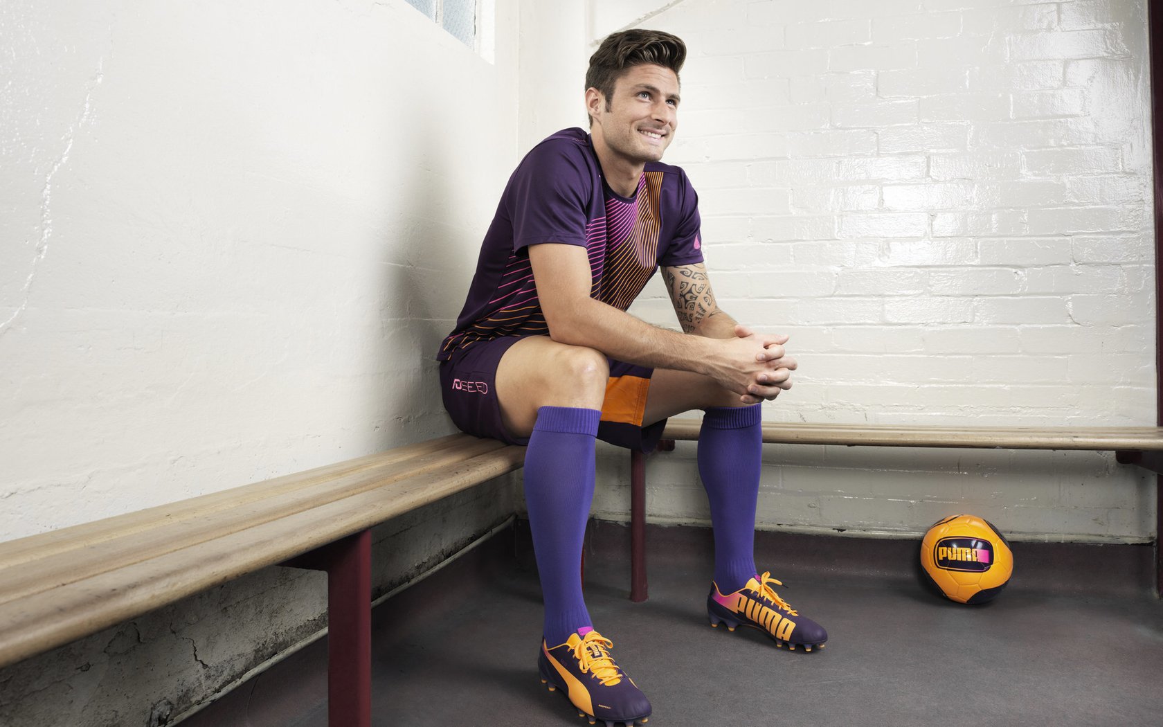 九游下载官网-世界杯燃情瞬间：每个进球都载入史册，世界杯经典瞬间